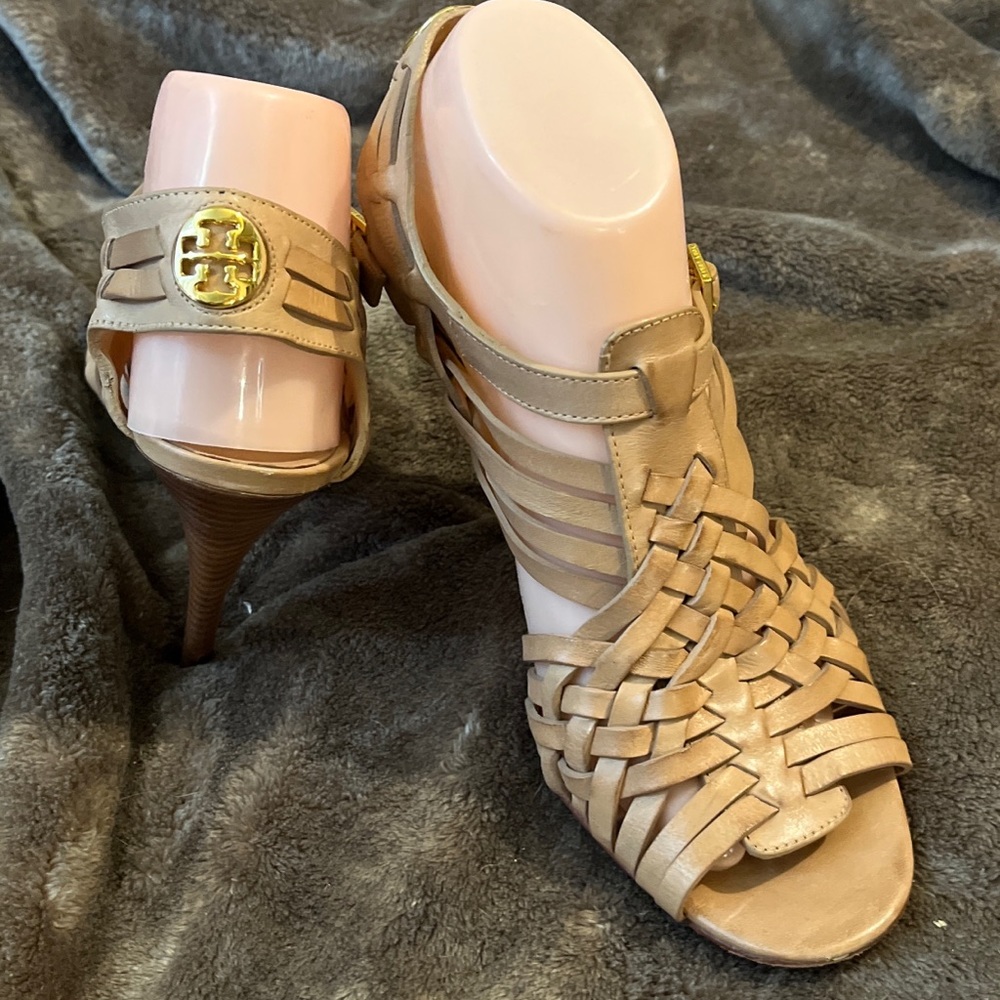TORY BURCH $325 Nadia Tan woven leather logo detail huarache sandals heels 9M